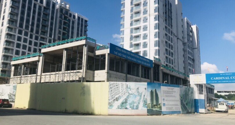 hinh thuc te tien do xay dung cardinal court 810x430 - Chủ gửi bán gấp lỗ 200tr căn hộ B12.04 Cardinal Court Phú Mỹ Hưng