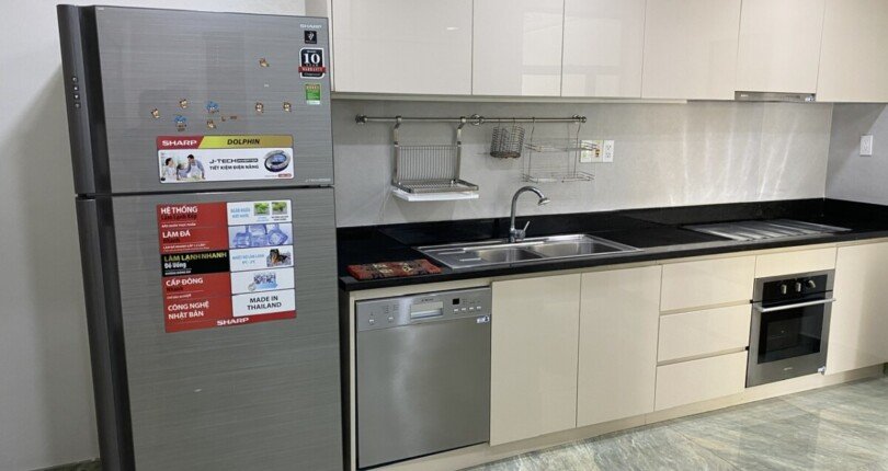 khong gian bep 1 810x430 - Bán gấp Penthouse Khu phố Sky Garden 2 t9/2023 giá rẻ