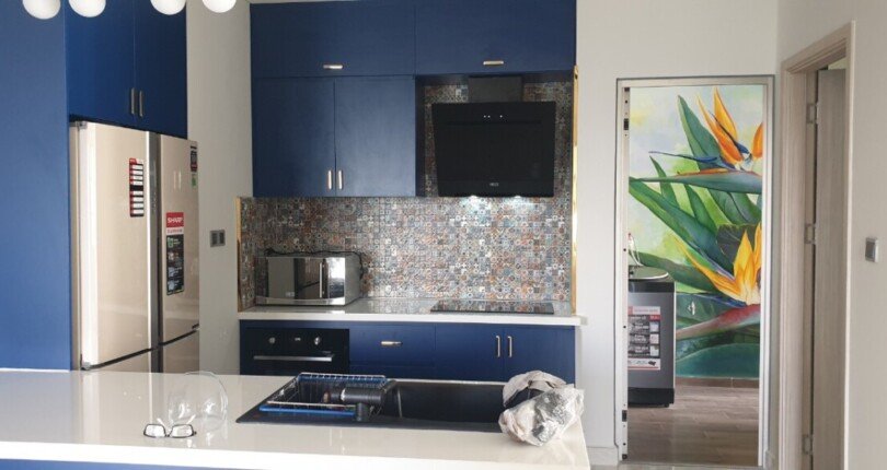 khong gian bep 3 810x430 - Bán gấp căn hộ Midtown m6 căn góc, lầu cao view sông giá 10,5 tỷ