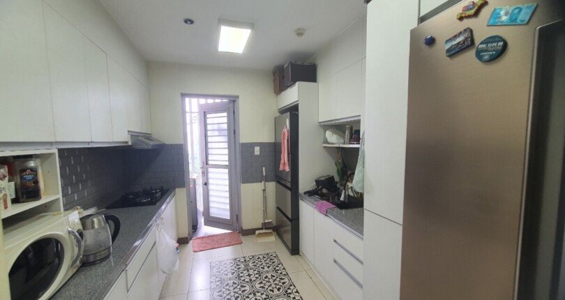 khong gian bep hien dai cao cap 810x430 - Bán gấp căn hộ Scenic valley 1 block E căn 02 lầu cao giá 5,9 tỷ
