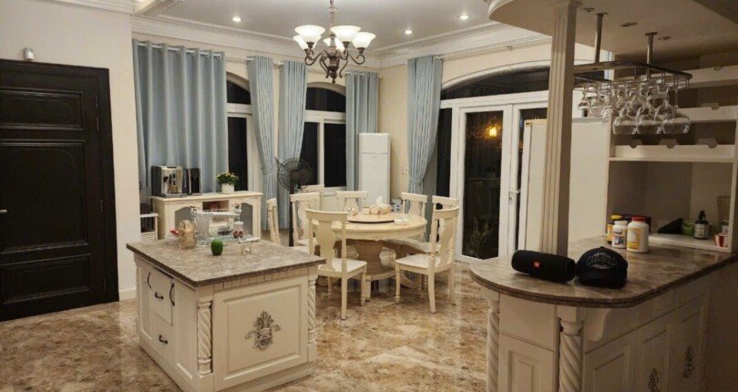 khong gian bep rong rai 810x430 - Mua bán nhà đất Khu biệt thự nam Thông T9/2023 giá rẻ