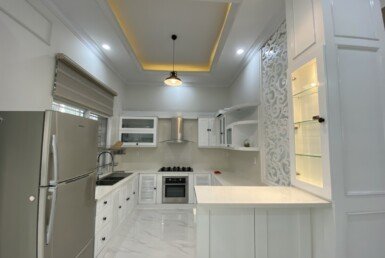 khong-gian-bep-rong-rai-trong-nha-ban