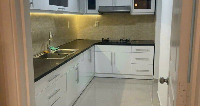 khong gian bep trang sang 810x430 - Mua bán căn hộ Mỹ Đức, Phú Mỹ Hưng T9/2023 giá rẻ