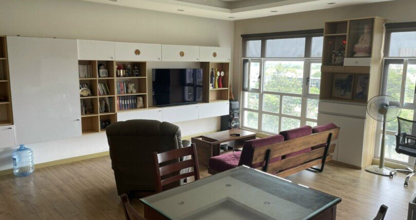 khong gian bep va phong an 810x430 - Bán gấp căn hộ Happy Valley Block B 103m2 gí 5 tỷ