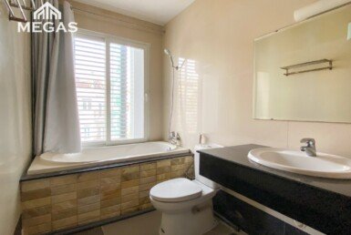 nha-tam-trong-khach-san-ban