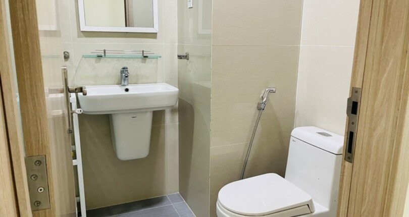 penthouse co 3 toilet day du thiet bi nhu hinh 810x430 - Chính chủ gửi bán gấp Penthouse Sky Garden 2 diện tích 324m2 giá 7,2 tỷ