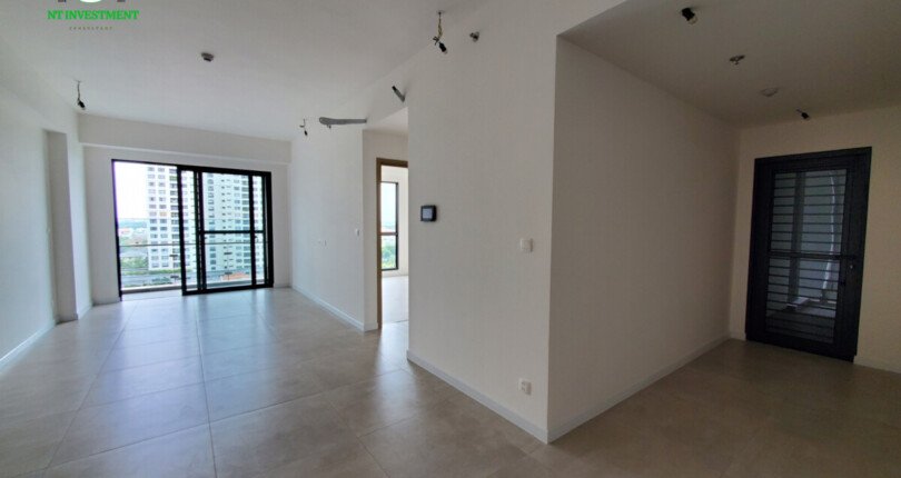 phong khach can ho ban 1 810x430 - Chuyển nhượng gấp căn hộ The Antonia 89m2 2 phòng ngủ, có ô xe, lầu cao view biệt thự