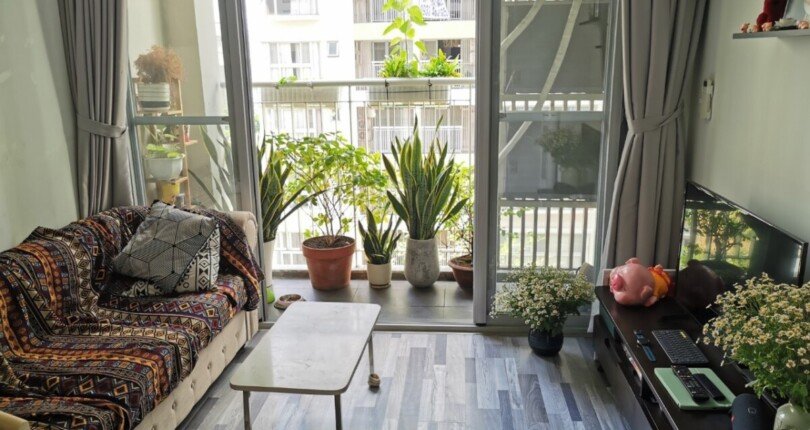 phong khach can ho ban 14 810x430 - Bán căn hộ chung cư Scenic Valley 1, 02pn, tầng 9 , giá 3.9 tỷ, nội thất đầy đủ, view nội khu.