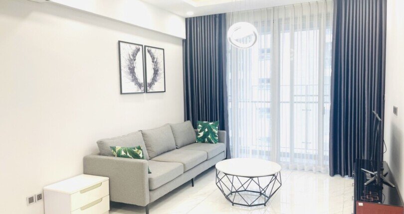 phong khach can ho ban 2 810x430 - Bán căn hộ chung cư Midtown The Symphony, 97m2, giá 6.8 tỷ, nội thất đầy đủ, nhà đang trống.