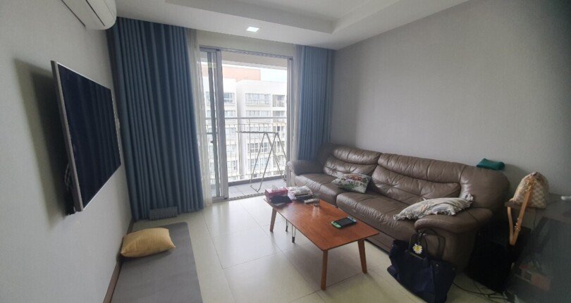 phong khach can ho ban 3 810x430 - Bán gấp căn hộ Scenic valley 1 block E căn 02 lầu cao giá 5,9 tỷ