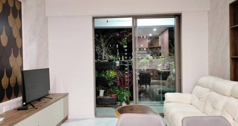 phong khach can ho ban thoang rong 810x430 - Bán căn hộ chung cư Saigon South, 03pn, nhà đẹp, tầng cao, giá 4.7 tỷ, nhà đang có hợp đồng thuê
