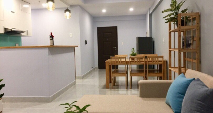 phong khach can ho cho thue 810x430 - Cho thuê căn hộ chung cư Scenic Valley 1, 70m2, giá 17tr/tháng, nội thất đầy đủ, xem nhà dễ.