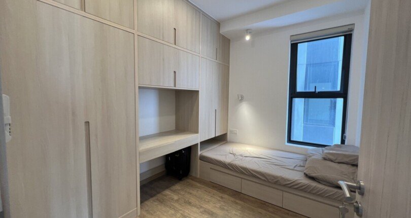 phong ngu nho can ho ban 810x430 - Cần bán gấp căn hộ chung cư Hưng Phúc Premier, 69m2, 02pn, giá 4.2 tỷ, nội thất đầy đủ.