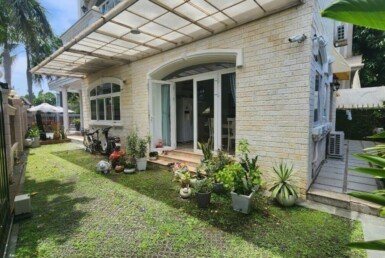 san-vuon-trong-nha-biet-thu-ban