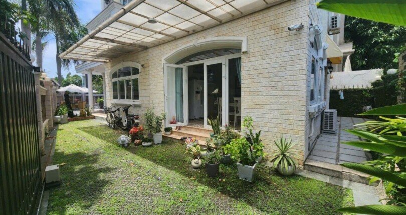 san vuon trong nha biet thu ban 810x430 - Mua bán nhà đất Khu biệt thự nam Thông T9/2023 giá rẻ