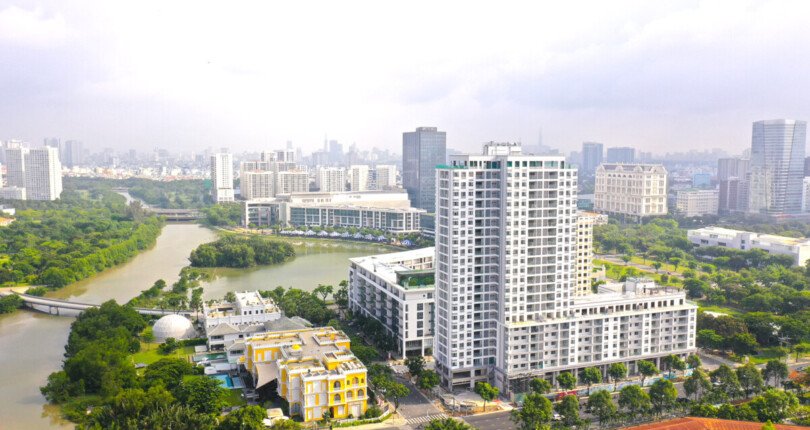 the horizon thang 6 810x430 - Bán nhanh căn hộ hạng sang The Horizon PMH, 3PN, căn góc, ngay tầng sân vườn, view Hồ Bán Nguyệt