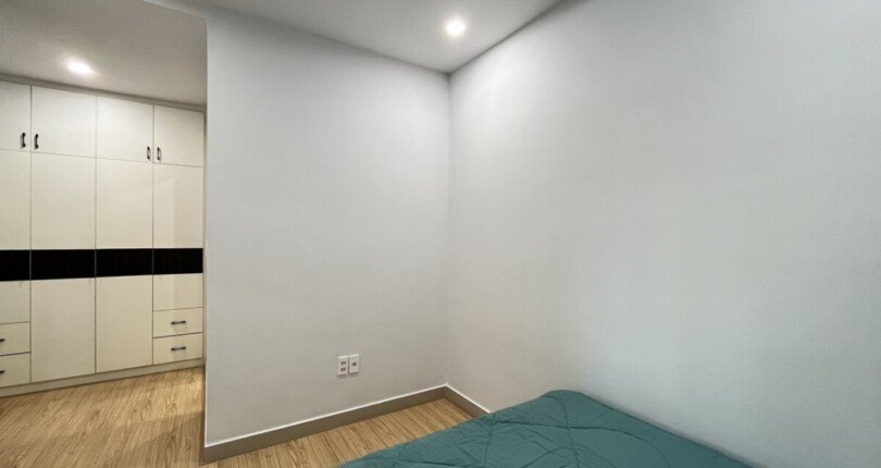 tu quan ao am tran sang trong 810x430 - Mua bán căn hộ block 6b Chung cư Sky Garden 3 Phú Mỹ Hưng Quận 7 T9/2023 giá rẻ