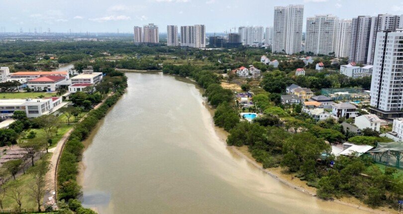 view ban cong can ho truc dien song 810x430 - Mua bán căn hộ Riverpark Residence block C T9/2023 giá rẻ