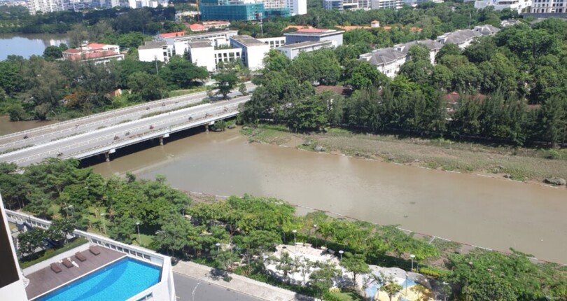 view ban cong phong ngu 810x430 - Bán gấp căn hộ Midtown m6 căn góc, lầu cao view sông giá 10,5 tỷ