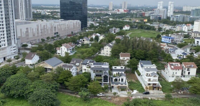 view nhin tu ban cong penthouse ban 810x430 - Bán Penthouse Sky Garden 3 Phú Mỹ Hưng block 6b