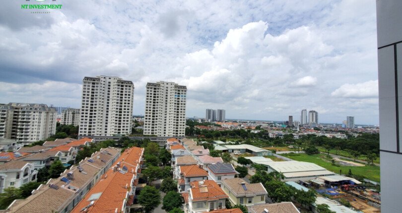 view phong khach va phong ngu nhin truc dien khu biet thu my van 810x430 - Chuyển nhượng gấp căn hộ The Antonia 89m2 2 phòng ngủ, có ô xe, lầu cao view biệt thự