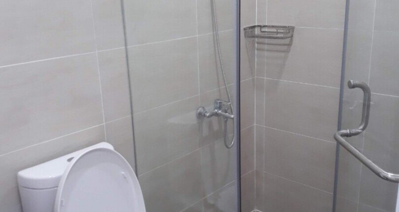 wc can ho can ban 810x430 - Bán căn hộ chung cư Scenic Valley 2, nhà đẹp, 77m2, giá 3.950 tỷ, nội thất đẹp, nhà có hợp đồng thuê.