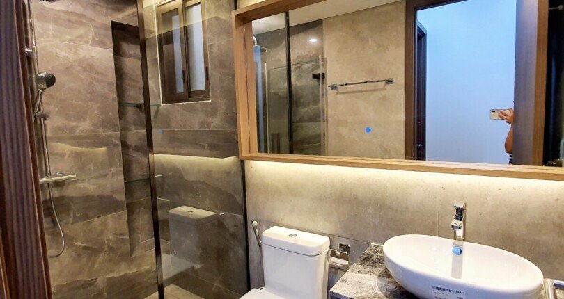 wc can ho cho thue 810x430 - Cho thuê căn hộ 02pn, The Peak Phú Mỹ Hưng, nội thất cao cấp, giá 18tr/tháng, xem nhà dễ