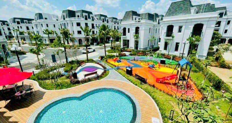 z4280337161073 0bd44094d7091764cf3dc35d3d0bafb7 810x430 - Rẻ nhất thị trường, biệt thự Amelie PMH, nhà thô khu Compound, phong cách Châu Âu, giá chỉ 11 tỷ
