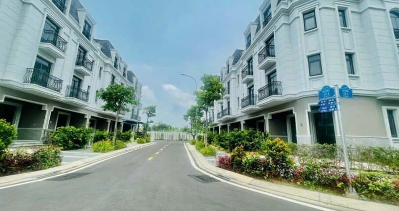 z4280337740373 7819d8a077fdea1e9f96d35a0a9818cf 810x430 - Chuyên cho thuê nhà biệt thự khu Compound sang trọng làm dịch vụ gia tiên, Stay Cation, ở theo đoàn, chỉ 3tr/ ngày