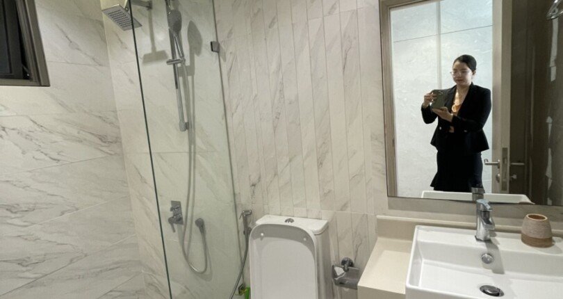 z4473357360843 86a023bdbc8a6f99233e044abfef05cd 810x430 - Cho thuê căn hộ Midtown 2PN DT 89m2, nhà đẹp, lầu cao, view biệt thự hướng đông nam, giá chỉ 21tr/ tháng