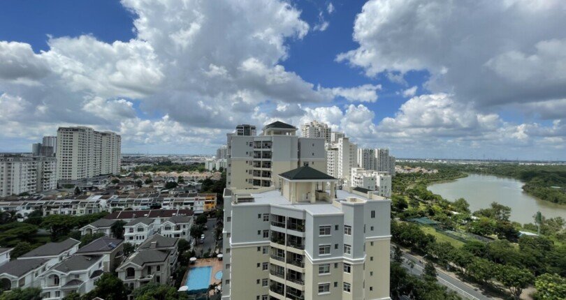 z4473357474081 4c73f18956b4174a22d5befa4b8f7f8a 810x430 - Cho thuê căn hộ Midtown 2PN DT 89m2, nhà đẹp, lầu cao, view biệt thự hướng đông nam, giá chỉ 21tr/ tháng