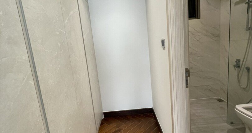 z4473357518408 b93411ad393d4405611730644de3c708 1 810x430 - Cho thuê căn hộ Midtown 2PN DT 89m2, nhà đẹp, lầu cao, view biệt thự hướng đông nam, giá chỉ 21tr/ tháng