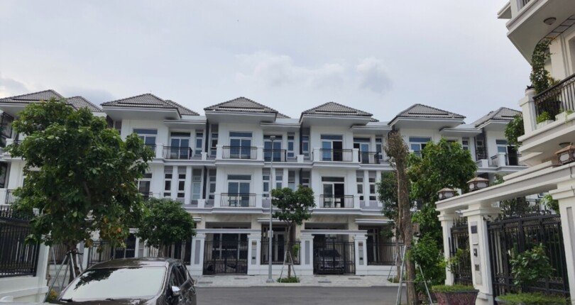 z4565207526081 0d6d9e3e3af6a20352097419dfce4dfd 1 810x430 - Rẻ nhất thị trường, biệt thự The Peak Garden đường Nguyễn Lương Bằng liền kề PMH, giá chỉ 16.5 tỷ