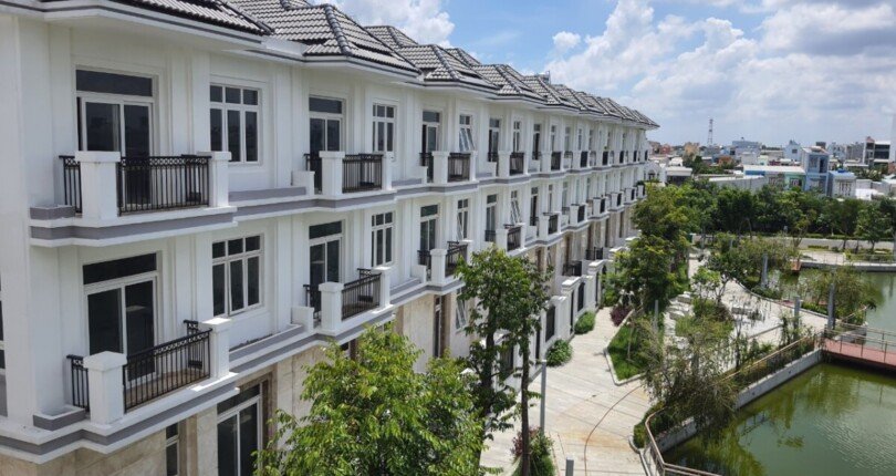 z4689659399879 3f2f6b1f5ead02cb22c60629439021d1 1 810x430 - Rẻ nhất thị trường, biệt thự The Peak Garden đường Nguyễn Lương Bằng liền kề PMH, giá chỉ 16.5 tỷ