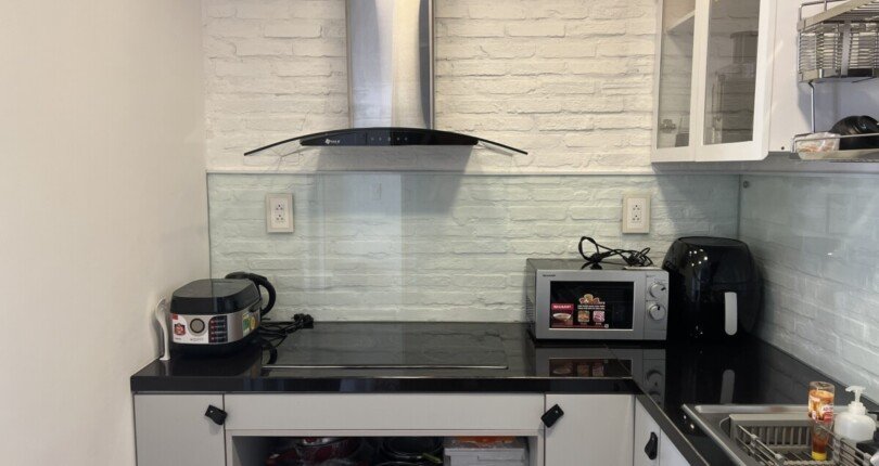 bep can ho ban 3 810x430 - Bán căn hộ chung cư Scenic Valley 1 , tầng cao, căn góc, giá 4.4 tỷ, nội thất đầy đủ, nhà đang trống.