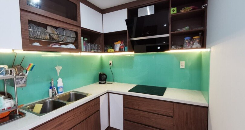 bep can ho ban 4 810x430 - Bán căn hộ chung cư Scenic Valley 1, 77m2, căn góc, lầu cao , giá 3.950 tỷ, nội thất đầy đủ.