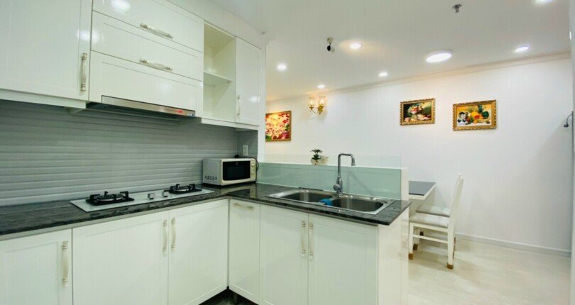 bep can ho ban 5 810x430 - Bán căn hộ 02pn, chung cư Scenic Valley 1, nội thất đầy đủ, nhà đẹp, giá 3.950 tỷ, nhà đang trống.