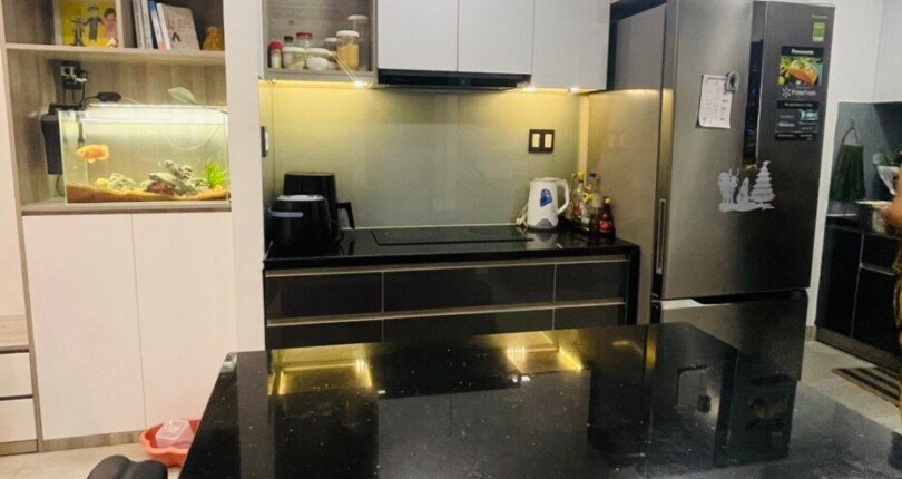 bep can ho ban 8 810x430 - Bán căn hộ 80m2, 02pn, chung cư Scenic Valley 1, view hồ bơi, giá 4.850 tỷ, nội thất đầy đủ, xem nhà dễ.