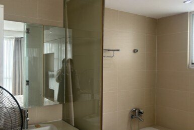 can-canh-toilet-phong-ngu-master