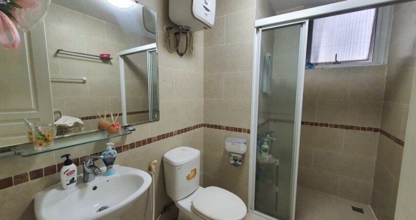 can ho co 2 toilet day du thiet bi nhu hinh 2 810x430 - Bán gấp căn hộ Mỹ Đức, 114m2, 3 phòng ngủ, 2 toilet, 01 ô xe view hướng Đông giá 5,3 tỷ rẻ nhất thị trường