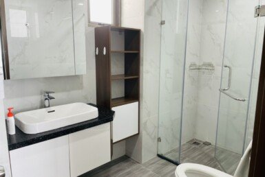 can-ho-co-hai-toilet-day-du-trang-thiet-bi