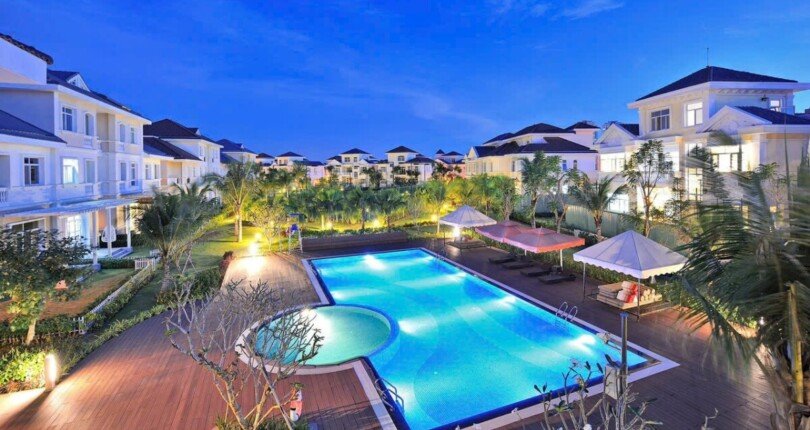 hinh anh ho boi tien ich noi khu chateau villa 810x430 - Chateau Villa giá mua bán T10/2023 mới nhất