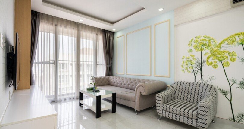 hinh anh phong khach can ho ban dep 810x430 - Bán căn hộ chung cư Scenic Valley 1, 77m2, nhà siêu đẹp, giá 4.4 tỷ, nội thất đầy đủ.