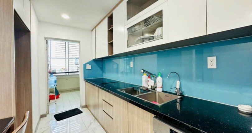 khong gian bep 1 810x430 - Bán gấp căn hộ Grand View lầu cao view sông giá 6,3 tỷ