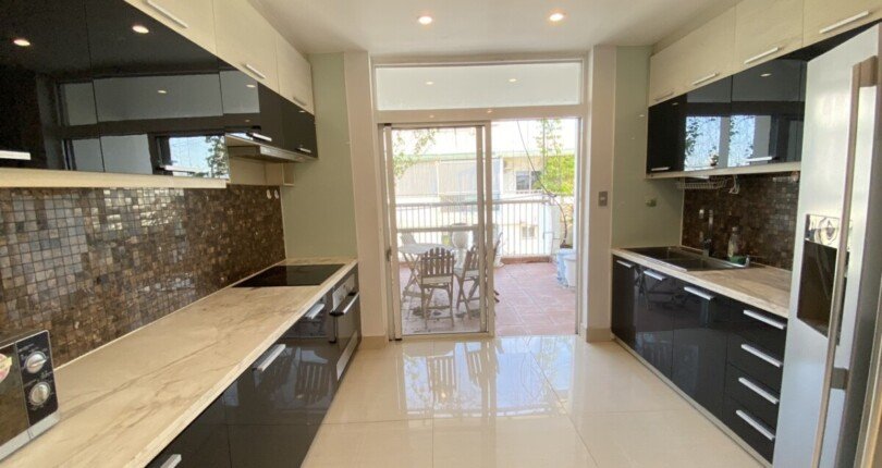 khong gian bep trong penthouse my vien chao ban 810x430 - Mua bán Penthouse Chung cư Mỹ Viên Quận 7 T10/2023 giá rẻ