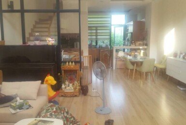 khong-gian-phong-khach-tang-tret