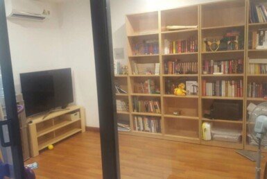 khong-gian-phong-lam-viec-trong-nha-dat-ban