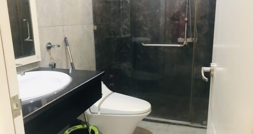 nha dat ban co 5 toilet day du thiet bi nhu hinh 810x430 - Mua bán nhà đất Khu dân cư Gia Hòa Quận 9 T10/2023 giá rẻ