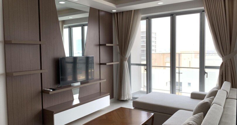 phong khach can ho ban 3 810x430 - Bán căn 101m2, tầng cao, 03pn, chung cư Scenic Valley 1, giá 5.8 tỷ, nội thất đầy đủ, view trực diện hồ bơi.