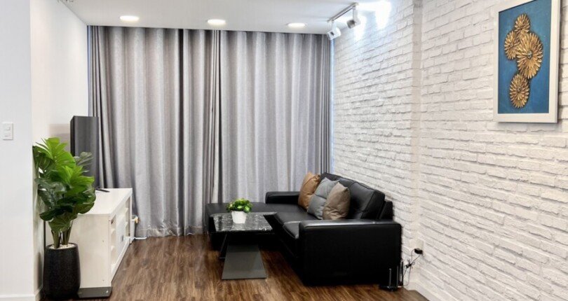 phong khach can ho can ban 2 810x430 - Bán căn hộ chung cư Scenic Valley 1 , tầng cao, căn góc, giá 4.4 tỷ, nội thất đầy đủ, nhà đang trống.